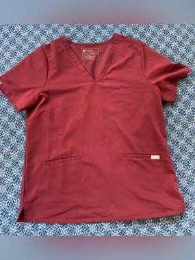 Figs Womens Casma Scrub Top in Burgundy